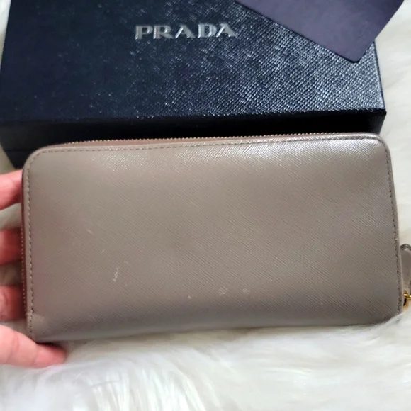 PRADA - Picture 2 of 16